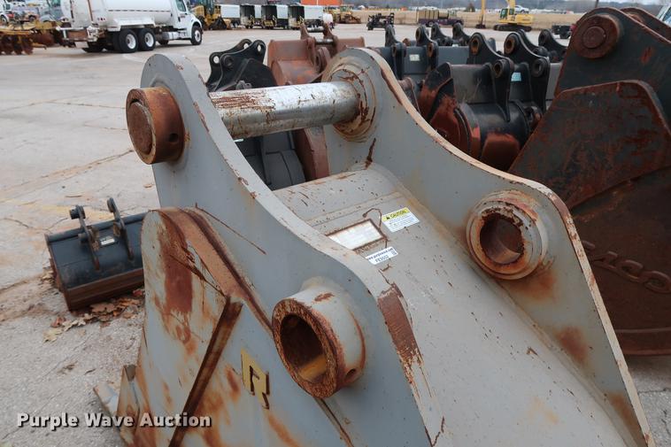 image for item FE9552 Rockland 30"W excavator bucket