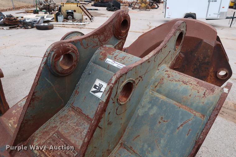 image for item FE9553 Hensley 42"W excavator bucket