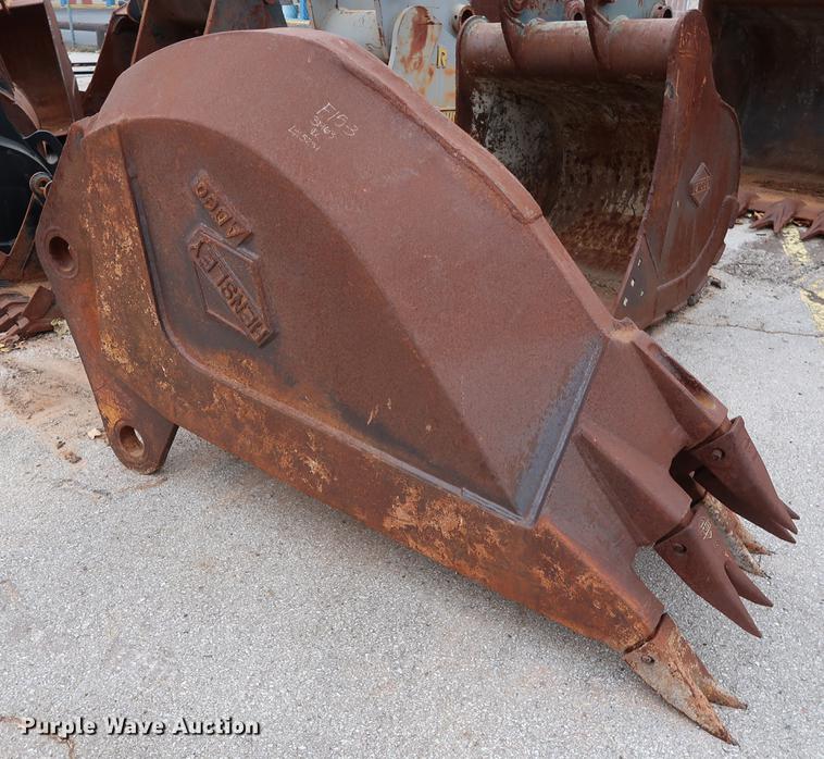 image for item FE9554 Hensley 26"W v-bottom excavator bucket