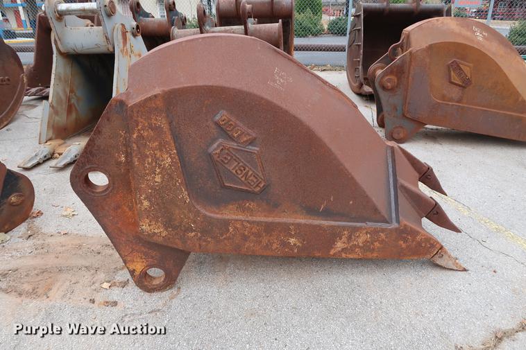 image for item FE9554 Hensley 26"W v-bottom excavator bucket