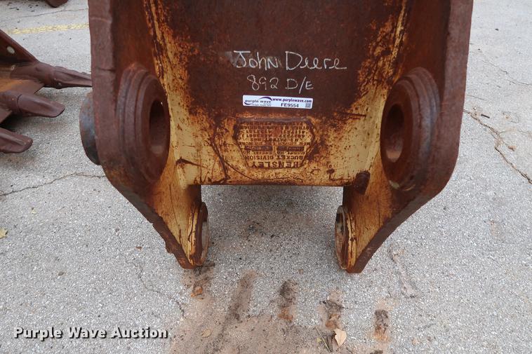 image for item FE9554 Hensley 26"W v-bottom excavator bucket