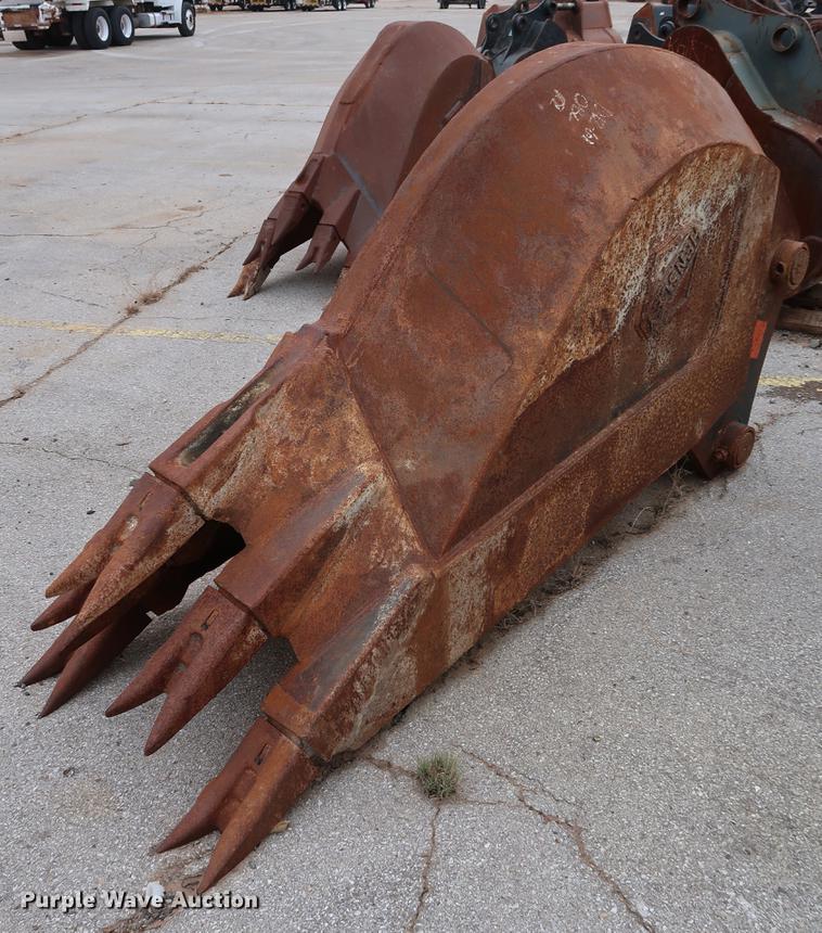 image for item FE9555 Hensley 30"W v-bottom excavator bucket