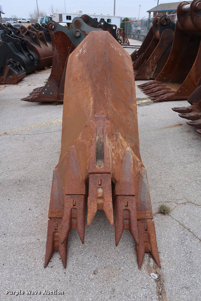 image for item FE9555 Hensley 30"W v-bottom excavator bucket