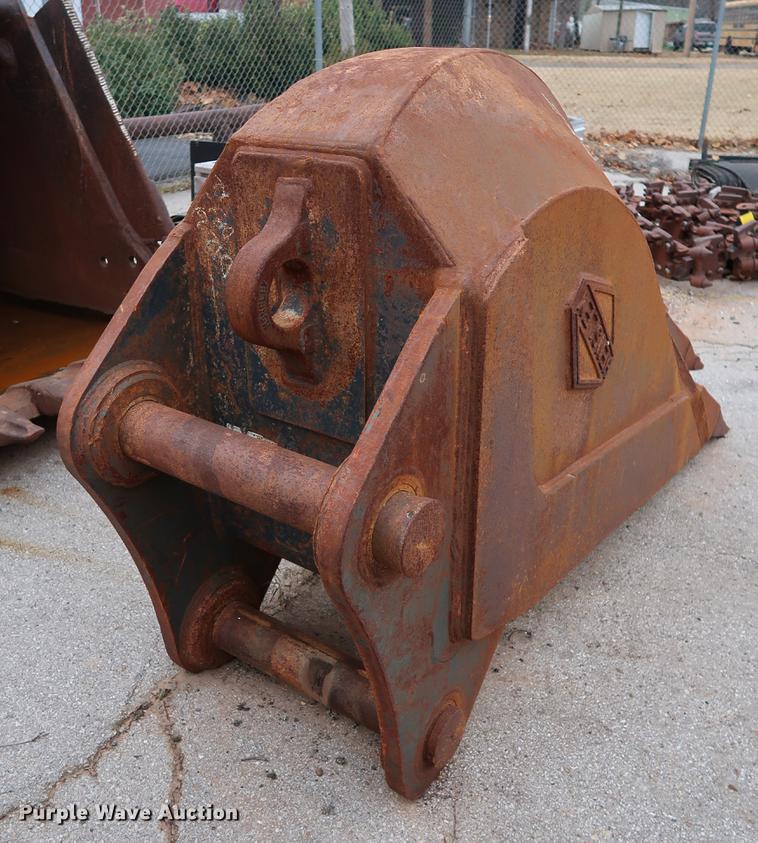 image for item FE9555 Hensley 30"W v-bottom excavator bucket