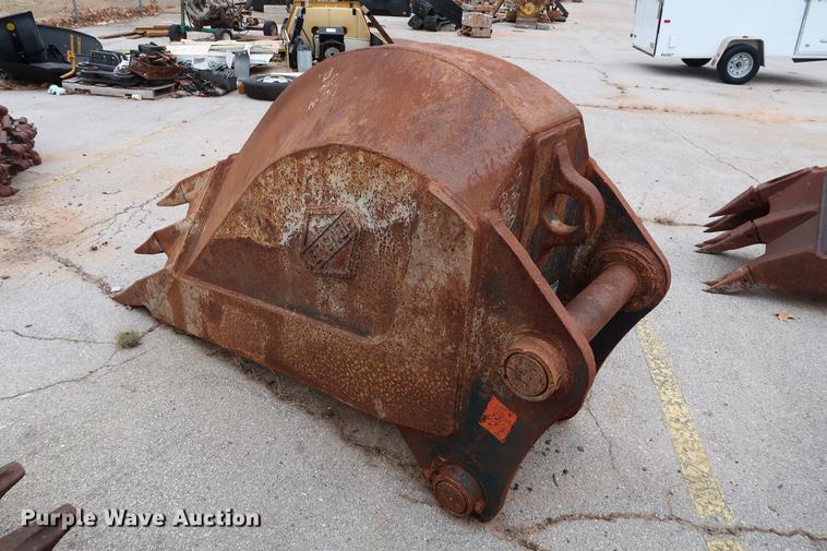 image for item FE9555 Hensley 30"W v-bottom excavator bucket