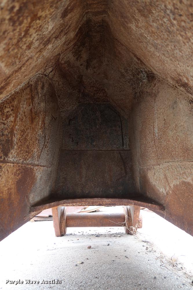 image for item FE9555 Hensley 30"W v-bottom excavator bucket