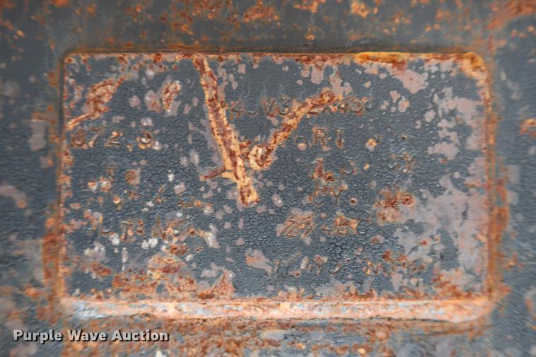 image for item FE9555 Hensley 30"W v-bottom excavator bucket