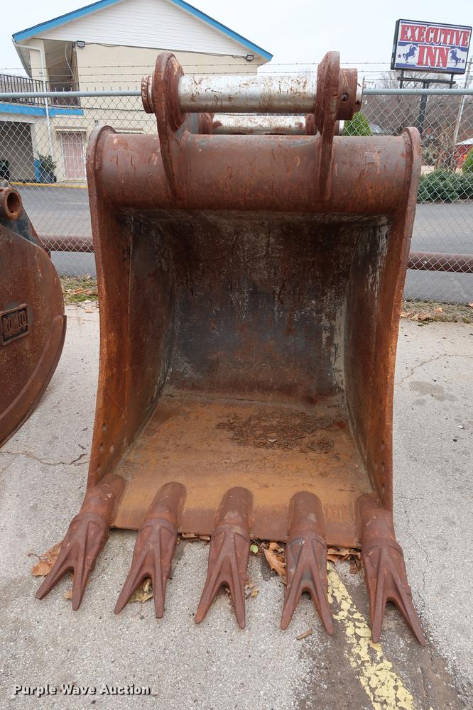 image for item FE9557 Hensley 48"W excavator bucket