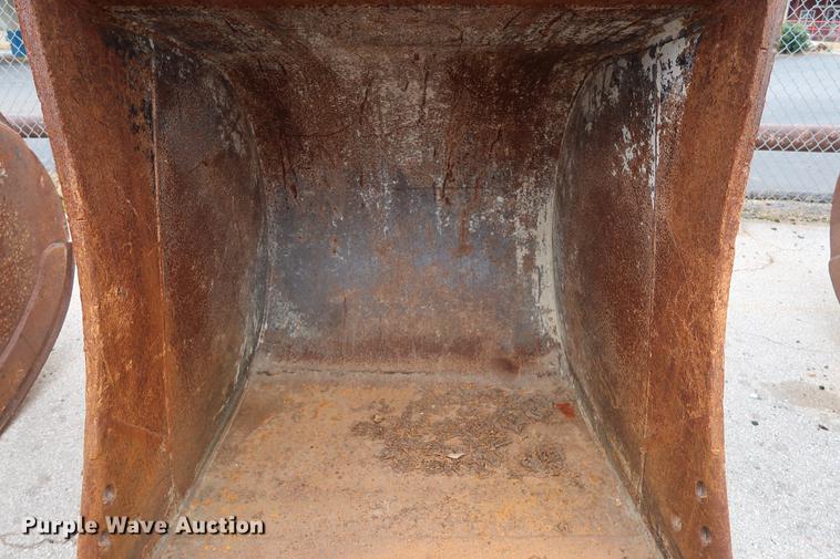 image for item FE9557 Hensley 48"W excavator bucket