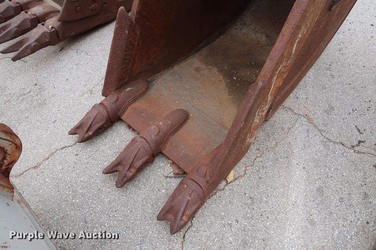 image for item FE9558 Romco 30"W excavator bucket