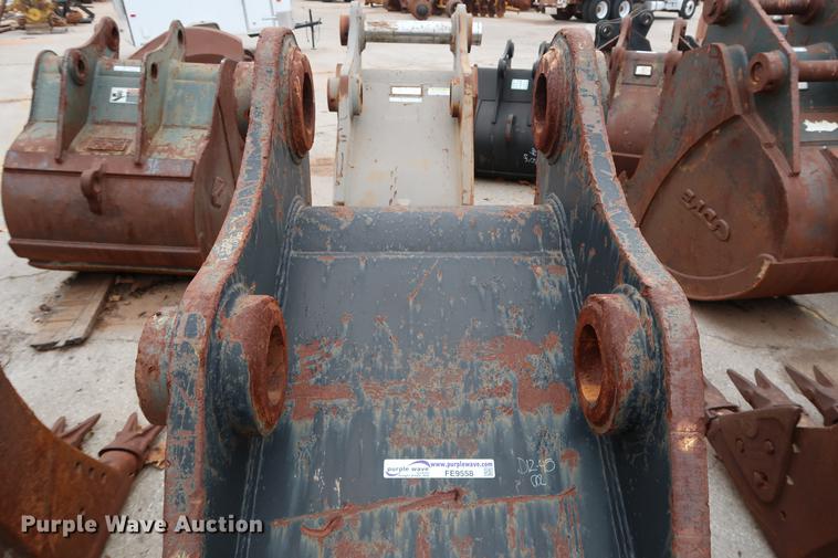 image for item FE9558 Romco 30"W excavator bucket