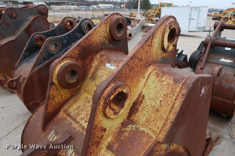 image for item FE9559 Esco 42"W excavator bucket