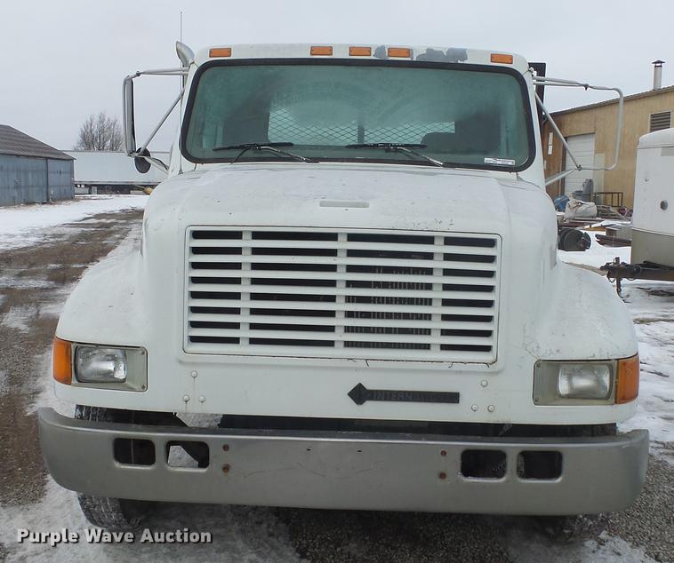image for item FI9320 1996 International 4700 flatbed truck