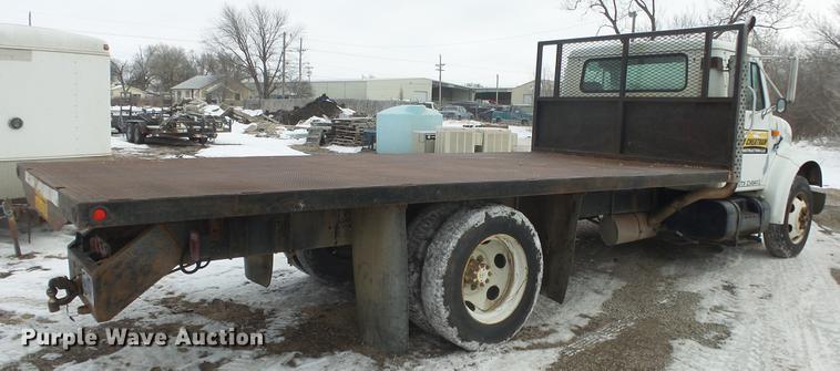 image for item FI9320 1996 International 4700 flatbed truck