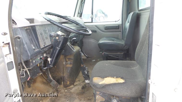 image for item FI9320 1996 International 4700 flatbed truck