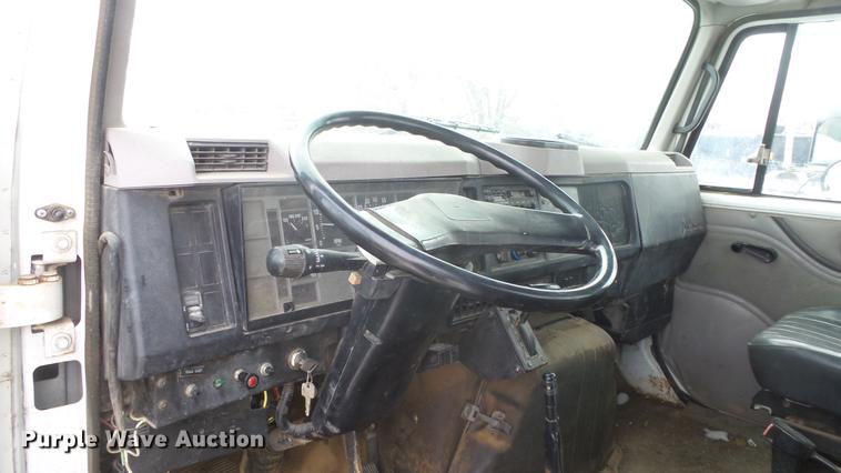 image for item FI9320 1996 International 4700 flatbed truck