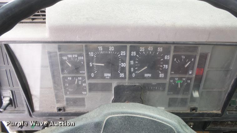 image for item FI9320 1996 International 4700 flatbed truck