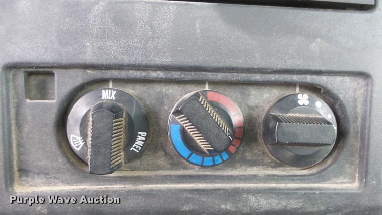 image for item FI9320 1996 International 4700 flatbed truck