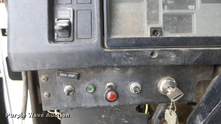 image for item FI9320 1996 International 4700 flatbed truck