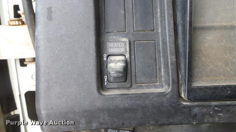 image for item FI9320 1996 International 4700 flatbed truck