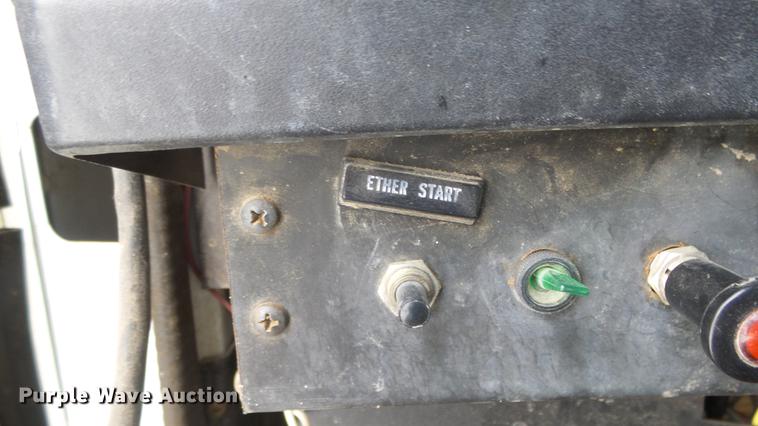 image for item FI9320 1996 International 4700 flatbed truck