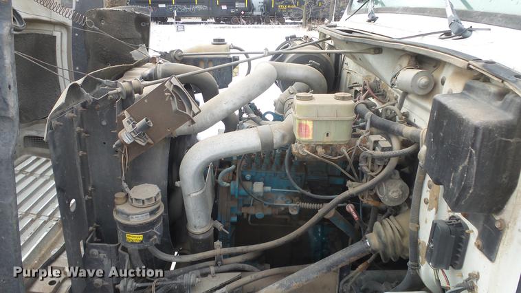 image for item FI9320 1996 International 4700 flatbed truck