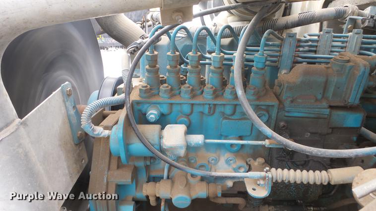 image for item FI9320 1996 International 4700 flatbed truck