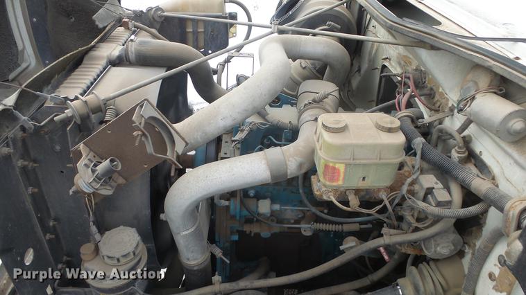 image for item FI9320 1996 International 4700 flatbed truck