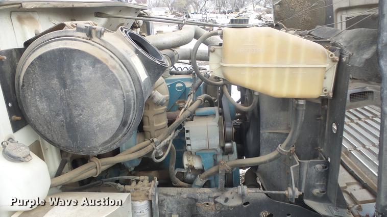 image for item FI9320 1996 International 4700 flatbed truck