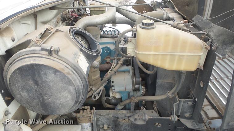 image for item FI9320 1996 International 4700 flatbed truck