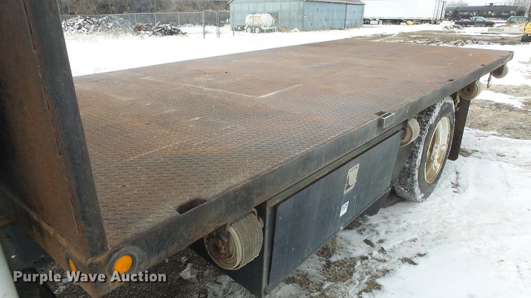 image for item FI9320 1996 International 4700 flatbed truck