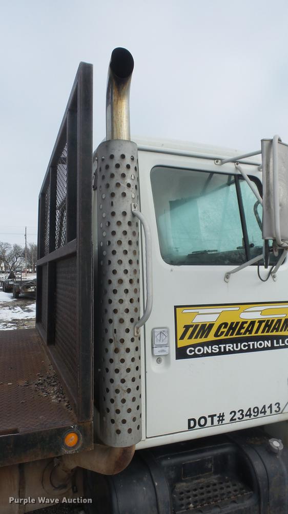 image for item FI9320 1996 International 4700 flatbed truck