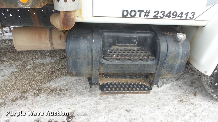 image for item FI9320 1996 International 4700 flatbed truck