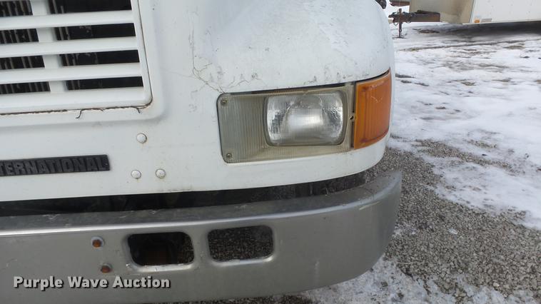 image for item FI9320 1996 International 4700 flatbed truck