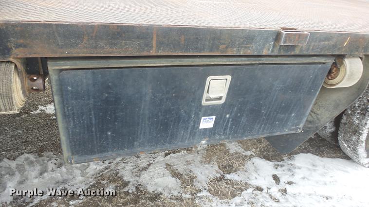 image for item FI9320 1996 International 4700 flatbed truck