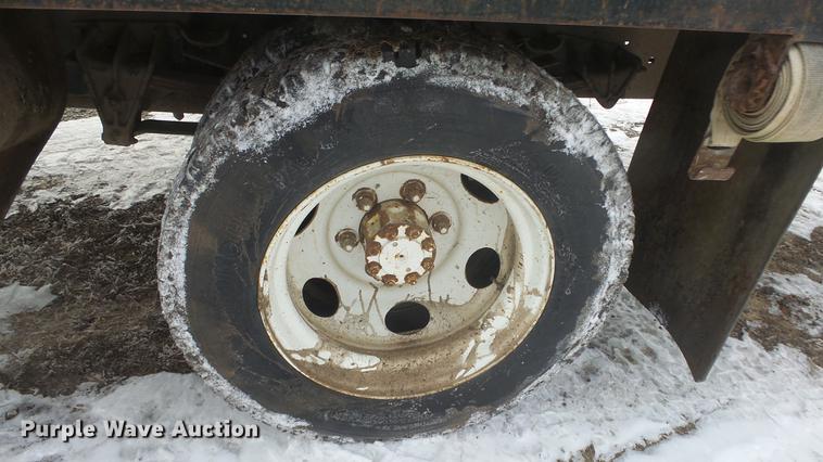 image for item FI9320 1996 International 4700 flatbed truck