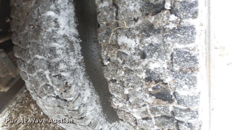 image for item FI9320 1996 International 4700 flatbed truck