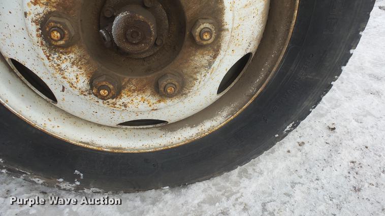 image for item FI9320 1996 International 4700 flatbed truck