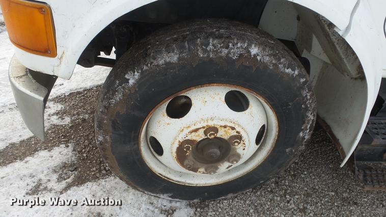 image for item FI9320 1996 International 4700 flatbed truck