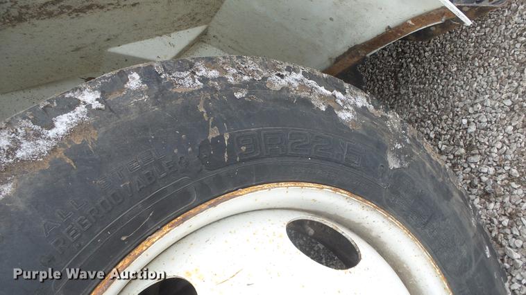 image for item FI9320 1996 International 4700 flatbed truck