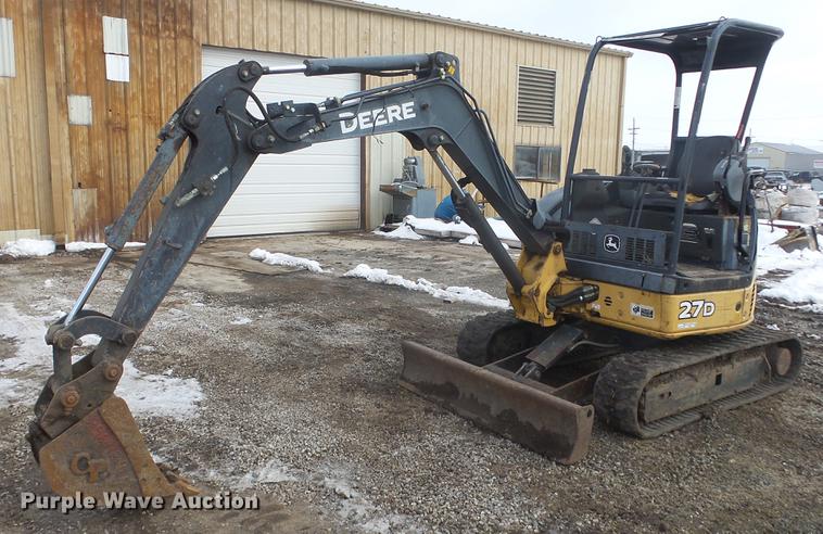 image for item FI9321 2006 John Deere 27D mini excavator
