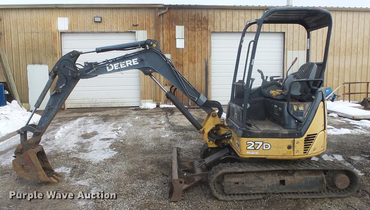 image for item FI9321 2006 John Deere 27D mini excavator
