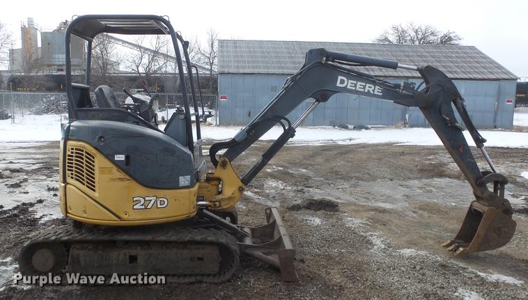 image for item FI9321 2006 John Deere 27D mini excavator