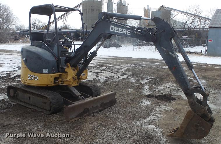 image for item FI9321 2006 John Deere 27D mini excavator