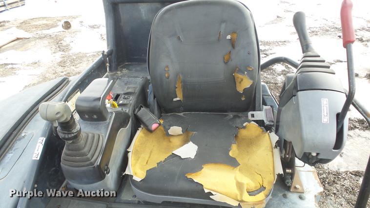 image for item FI9321 2006 John Deere 27D mini excavator