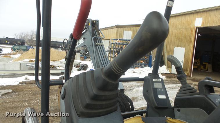 image for item FI9321 2006 John Deere 27D mini excavator