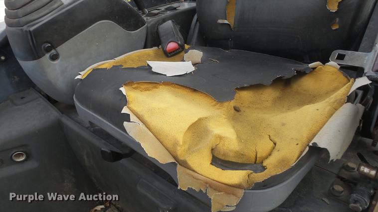 image for item FI9321 2006 John Deere 27D mini excavator