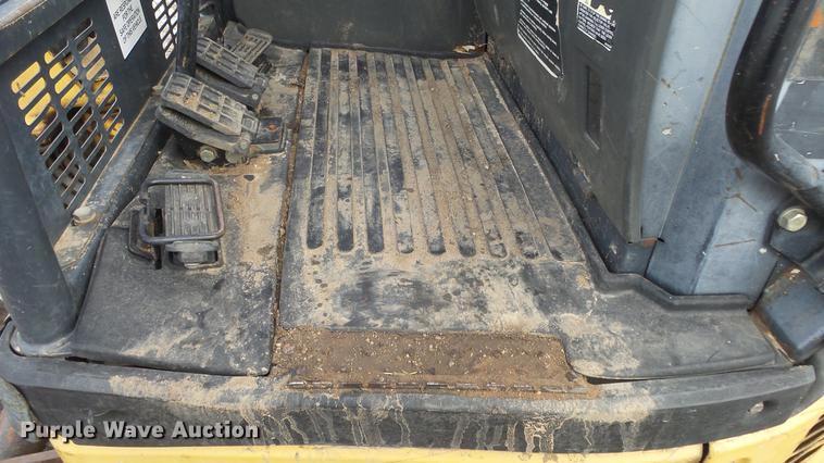 image for item FI9321 2006 John Deere 27D mini excavator