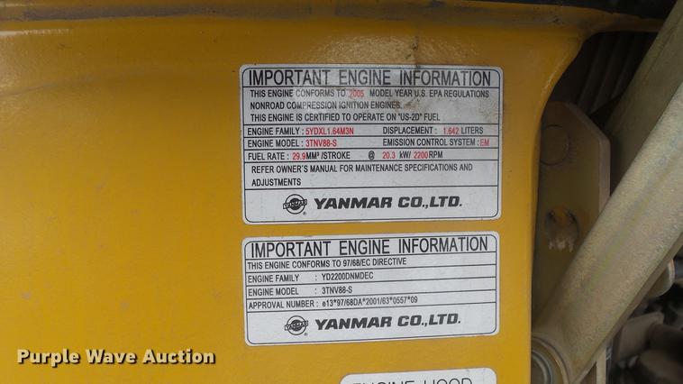 image for item FI9321 2006 John Deere 27D mini excavator