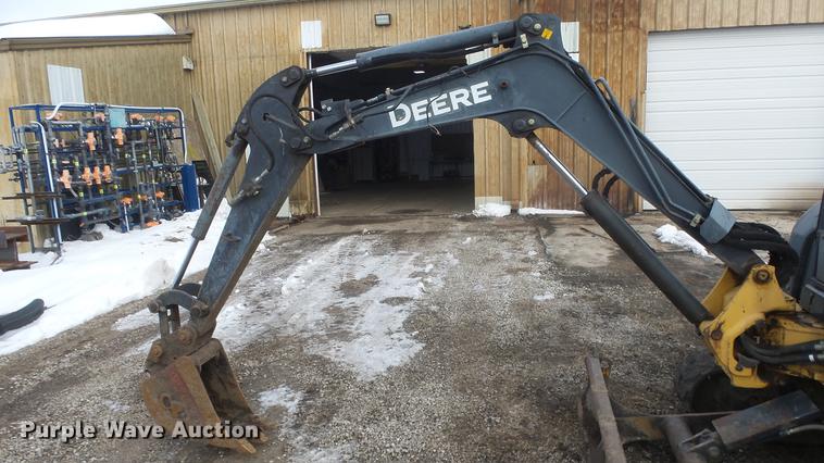 image for item FI9321 2006 John Deere 27D mini excavator